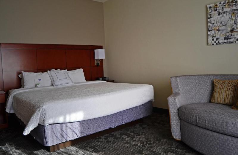 Courtyard By Marriott Burlington Hotell Eksteriør bilde