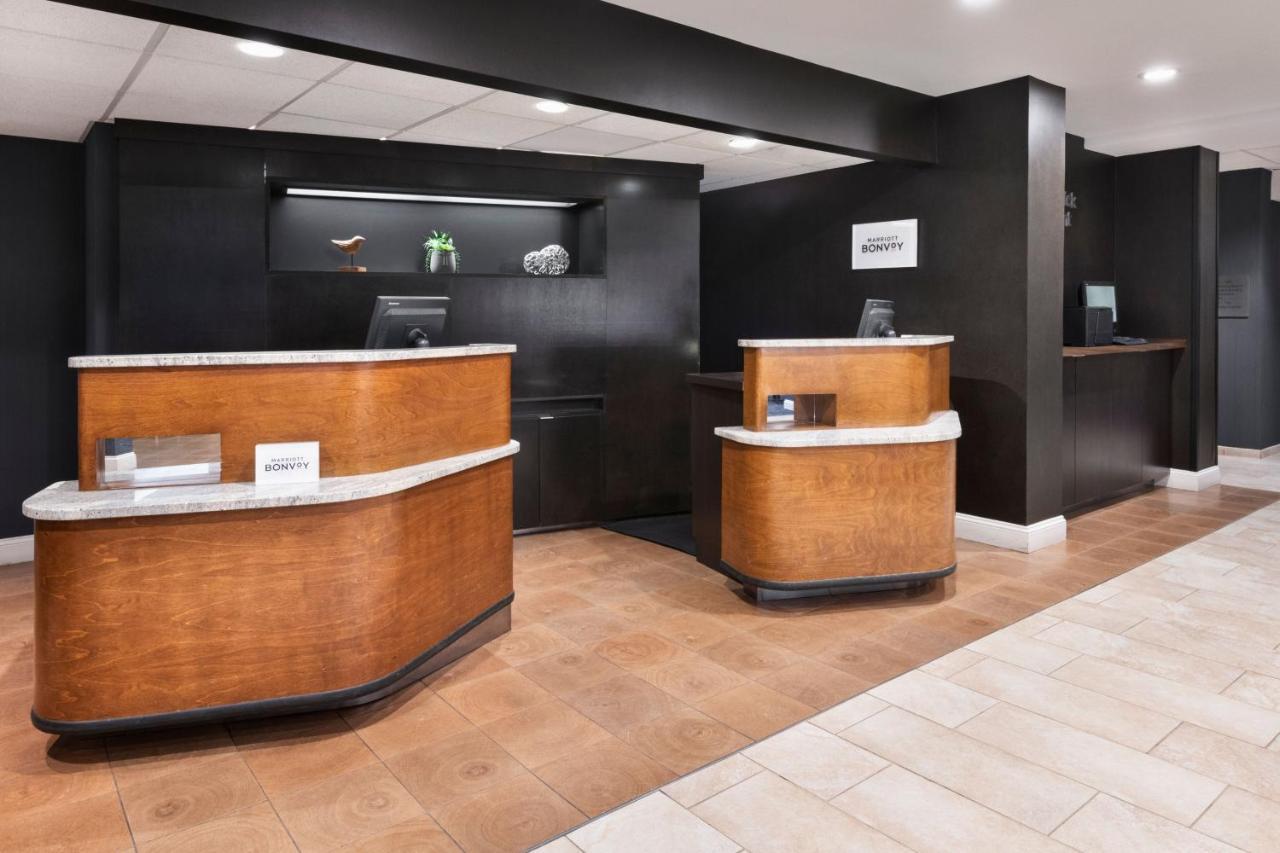 Courtyard By Marriott Burlington Hotell Eksteriør bilde