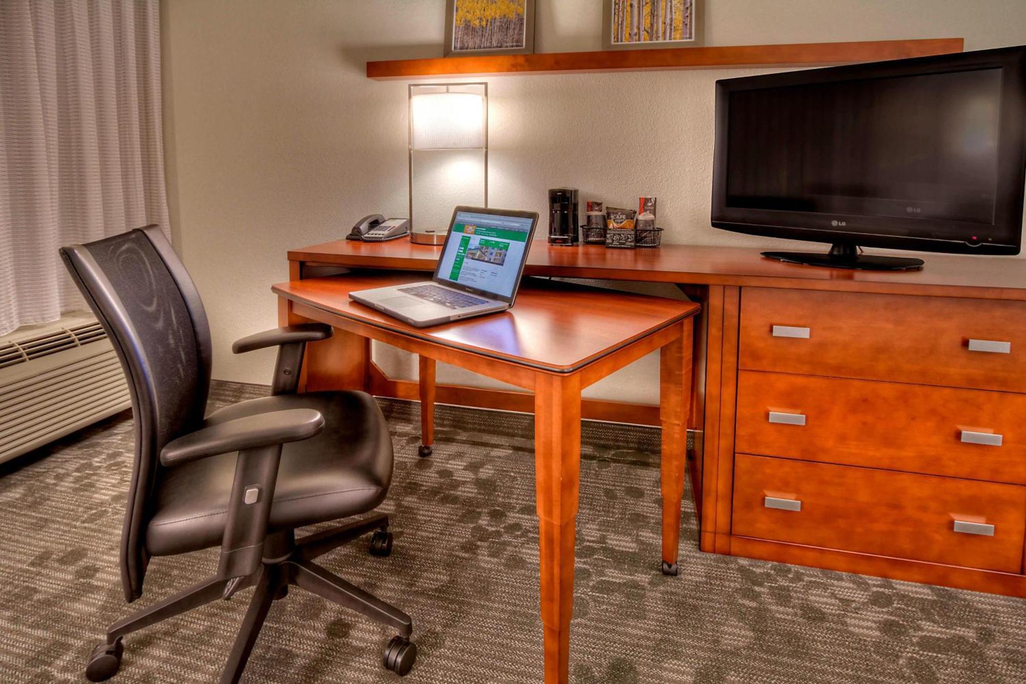 Courtyard By Marriott Burlington Hotell Eksteriør bilde