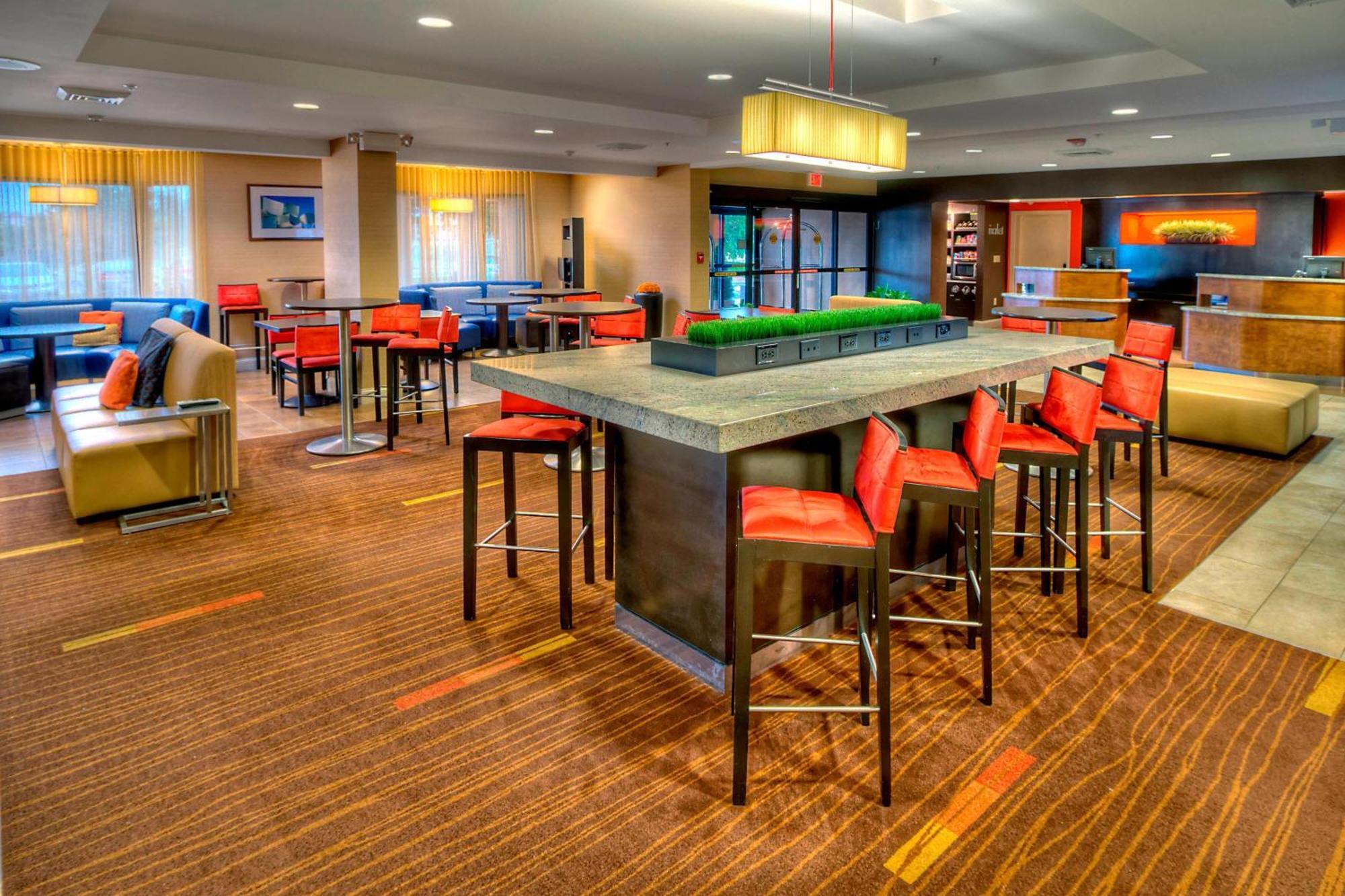 Courtyard By Marriott Burlington Hotell Eksteriør bilde