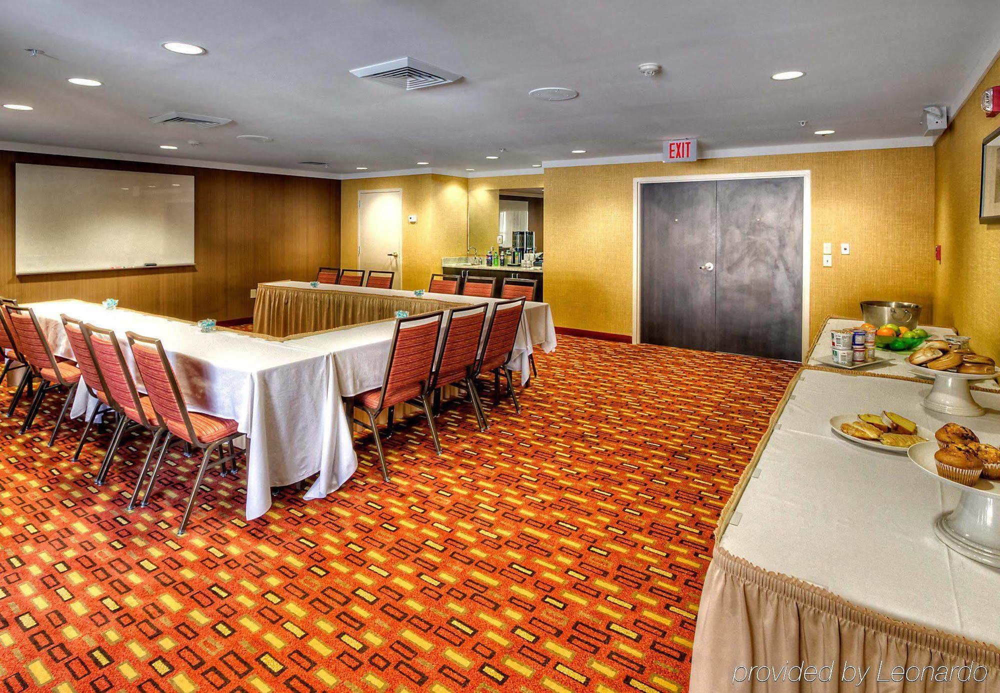 Courtyard By Marriott Burlington Hotell Eksteriør bilde