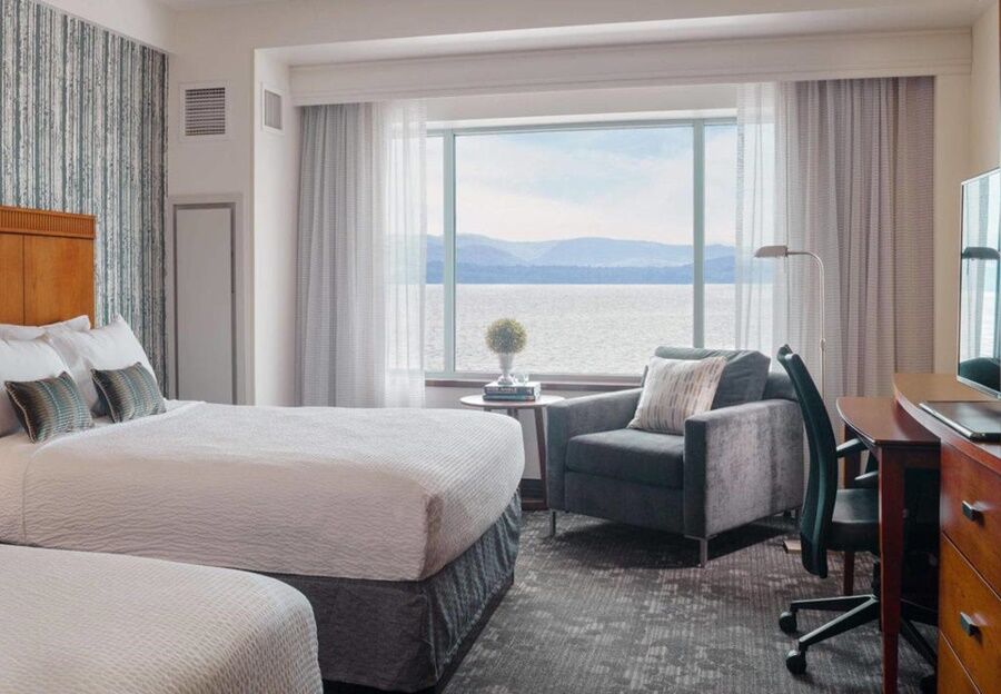 Courtyard By Marriott Burlington Hotell Eksteriør bilde