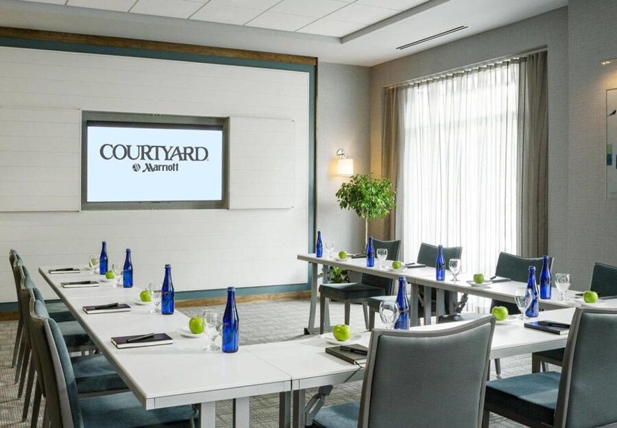 Courtyard By Marriott Burlington Hotell Eksteriør bilde