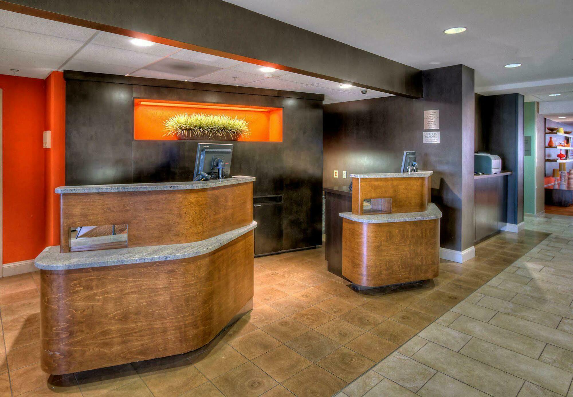 Courtyard By Marriott Burlington Hotell Eksteriør bilde
