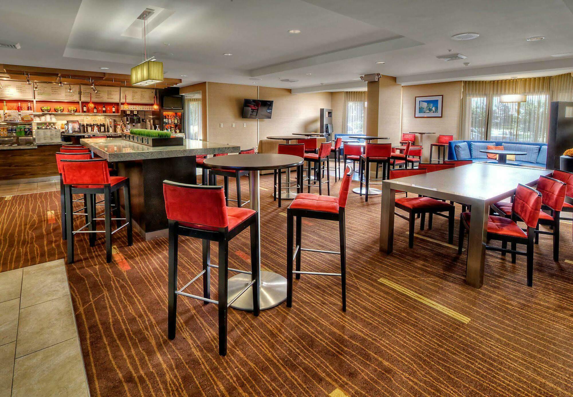 Courtyard By Marriott Burlington Hotell Eksteriør bilde