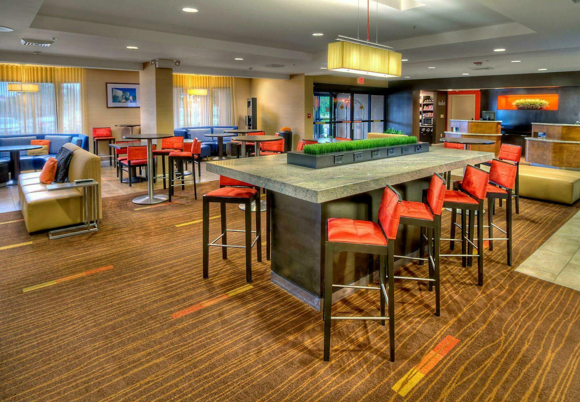 Courtyard By Marriott Burlington Hotell Eksteriør bilde