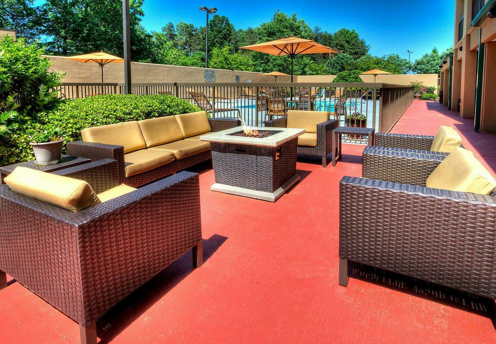 Courtyard By Marriott Burlington Hotell Eksteriør bilde